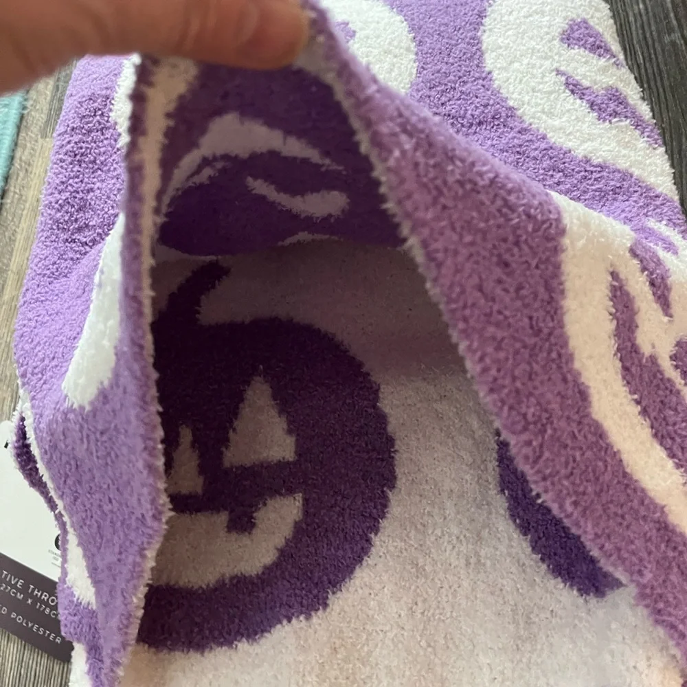 Norogratz Halloween Blanket throw! Norogratz, Pumpkins. Purple/ white reversible